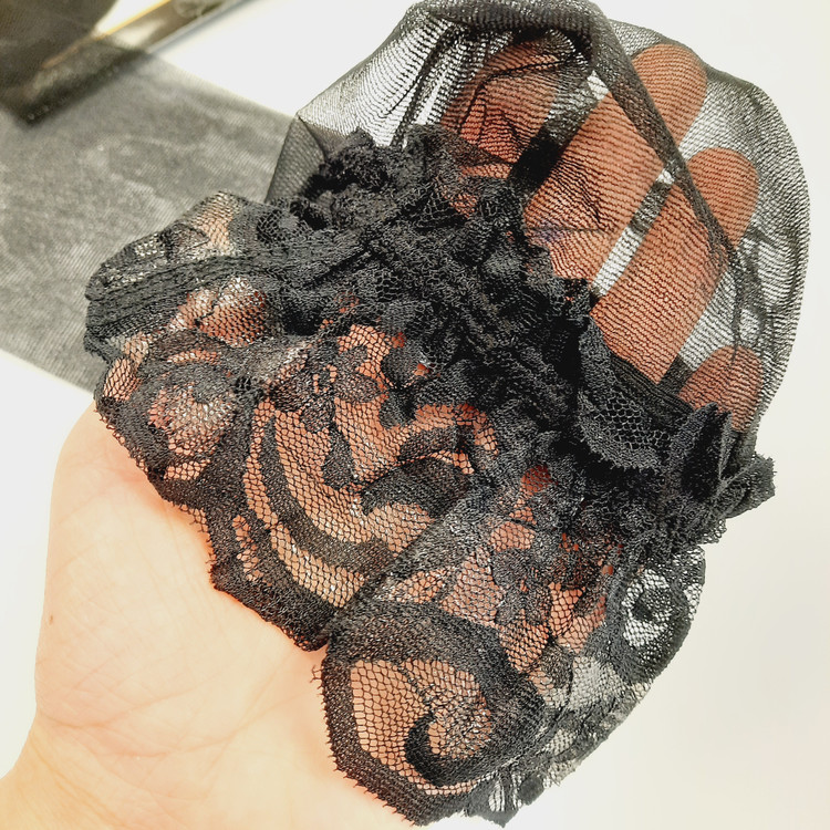 جوراب فانتزی زنانه شیشه ای بلند گیپوردار فری سایز مناسب 36 تا 40 رنگ مشکی و کرم و قرمز و سفید (قیمت برای یک عدد است)